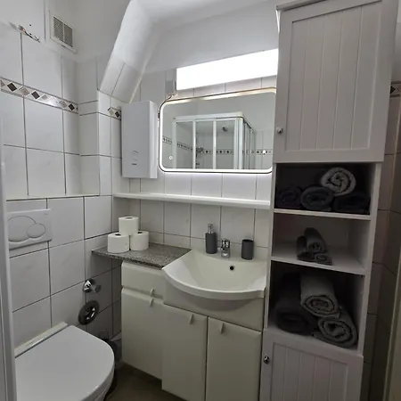 4 20km Dus Airport Apartment