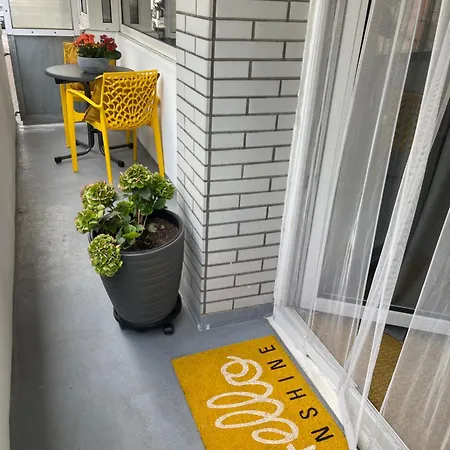 4 20km Dus Airport Apartment